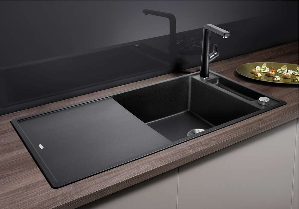 Hiraola's Product Image